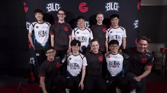 上的雕像 上的雕像