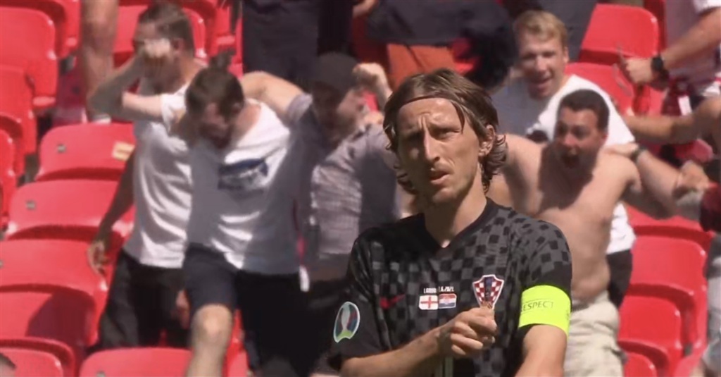 因此缺席至 因此缺席至