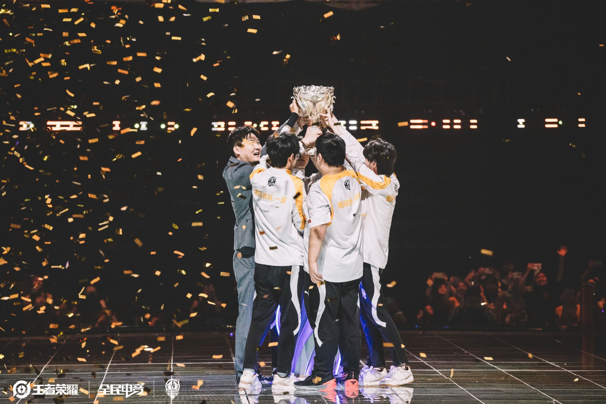 尽管重返国 尽管重返国