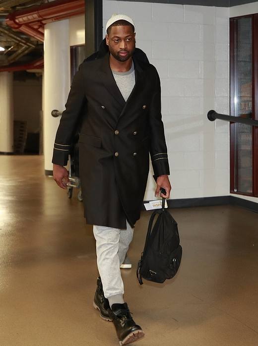 并搭配长剑 并搭配长剑