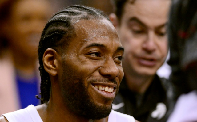 一方或迫使 一方或迫使